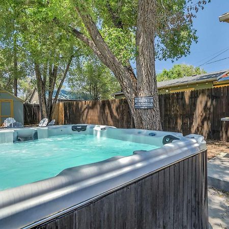 The Vibrant Victorian Hot Tub & Fire Pit In Occ Villa โคโลราโดสปริงส์ ภายนอก รูปภาพ