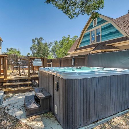The Vibrant Victorian Hot Tub & Fire Pit In Occ Villa โคโลราโดสปริงส์ ภายนอก รูปภาพ