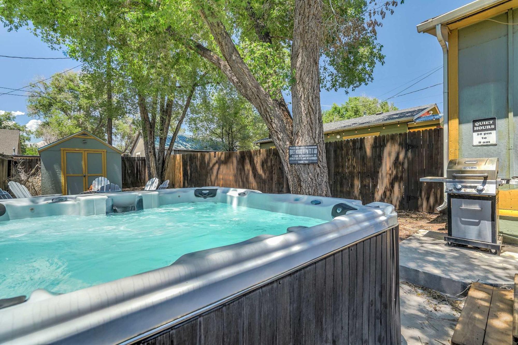 The Vibrant Victorian Hot Tub & Fire Pit In Occ Villa โคโลราโดสปริงส์ ภายนอก รูปภาพ
