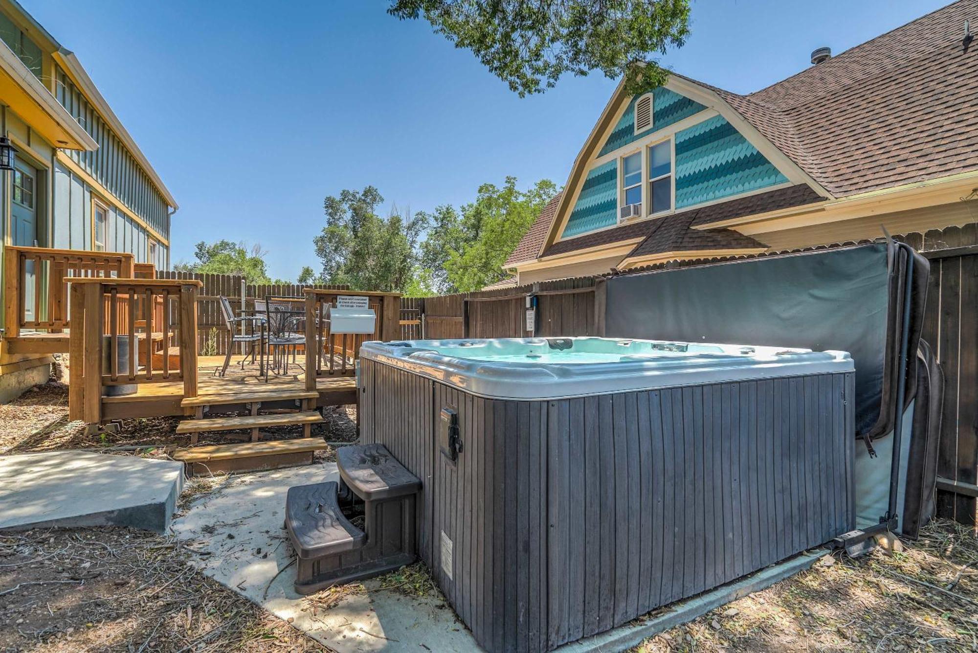 The Vibrant Victorian Hot Tub & Fire Pit In Occ Villa โคโลราโดสปริงส์ ภายนอก รูปภาพ